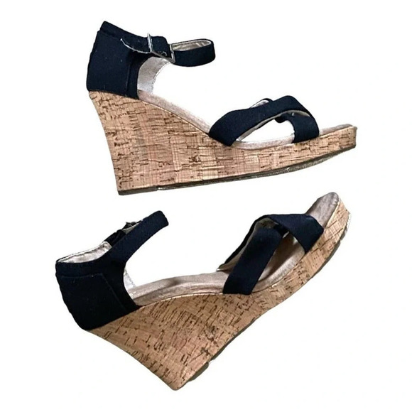 Toms Black Wedges Sandals Size 7.5 Open Toe Ankle Strap Heel Wedge Casual